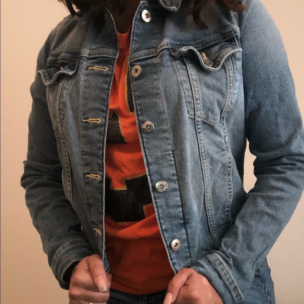 jean jacket🤍 - Picture 2 of 4